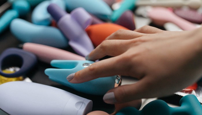 Kā izvēlēties un kā dāvināt seksa dāvanas?