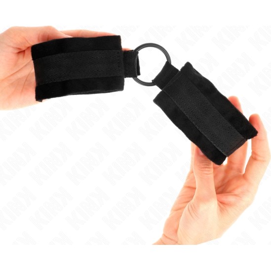 Kink Wrist Restraint KINK - BEGINNER FUR HAND CUFFS 25 CM WITH O-RING 4 CM BLACK ADJUSTABLE 15-25 CM